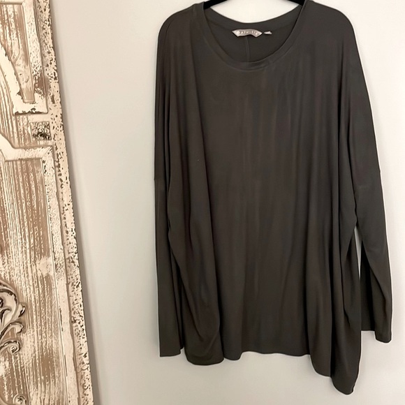 ATHLETA Assymetrical Modal top - Picture 1 of 4